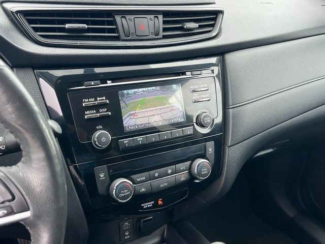 Used 2017 Nissan Rogue SV AWD/4WD image 23