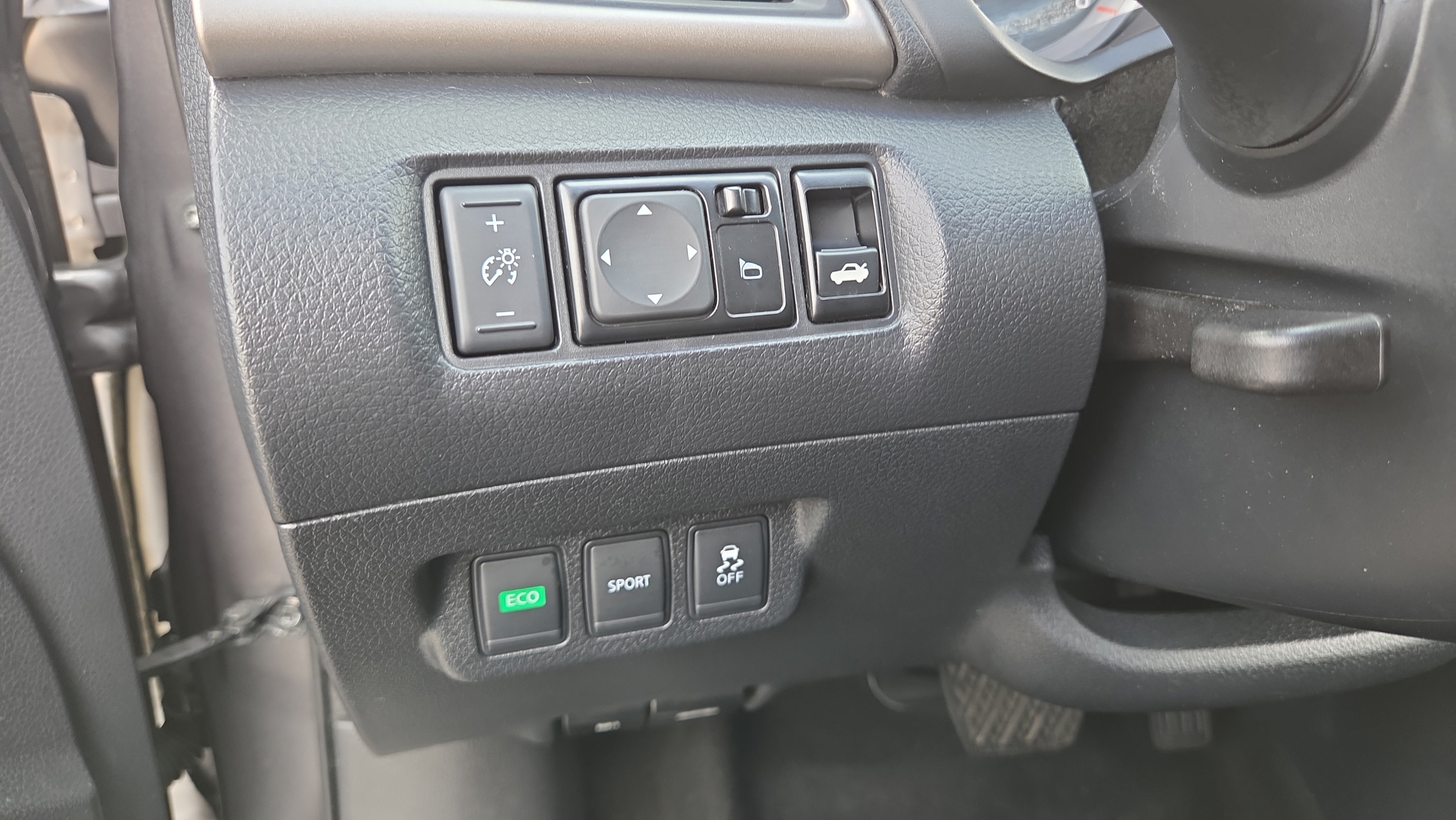 Used 2015 Nissan Sentra SV FWD image 33