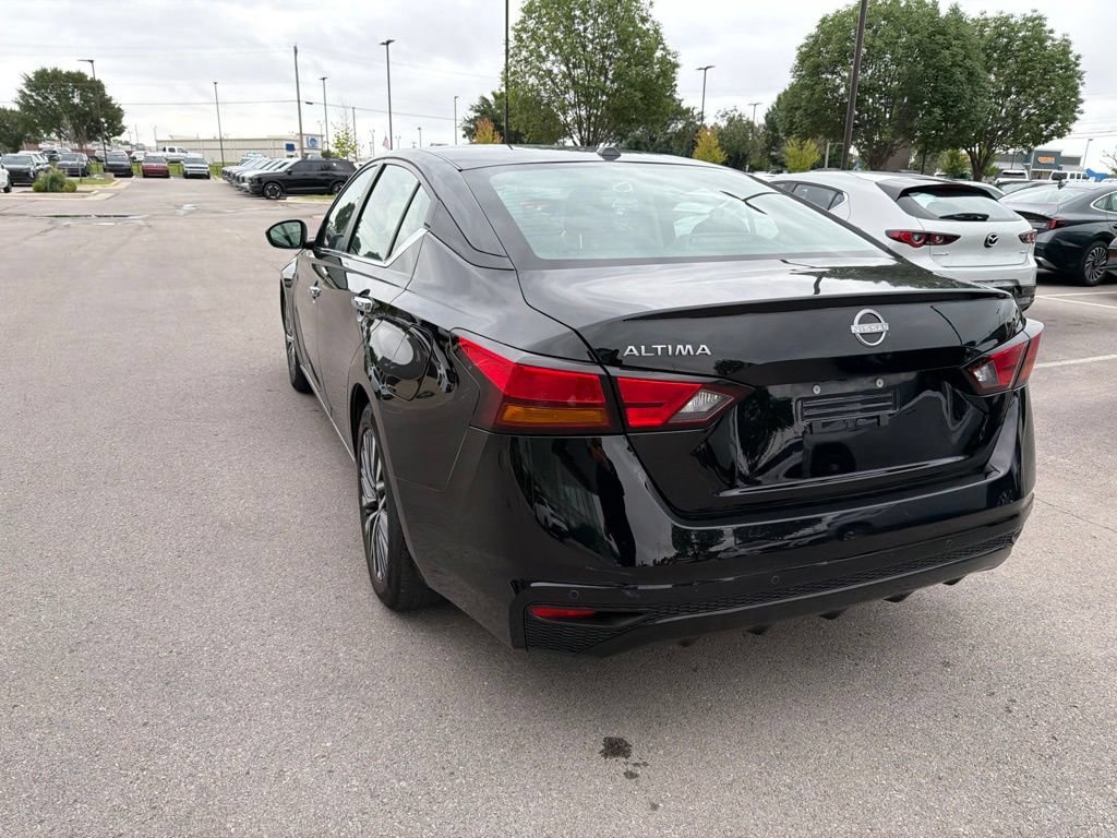 Used 2025 Nissan Altima 2.5 SV FWD image 9