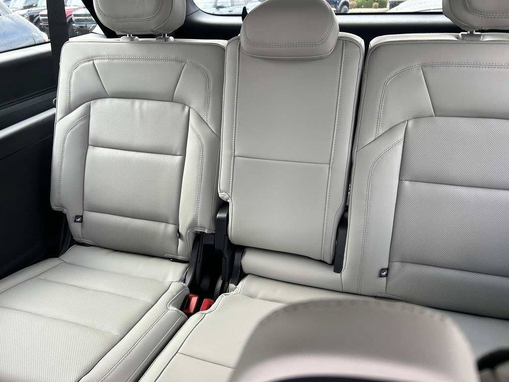 New 2026 Lincoln Navigator L Premier AWD/4WD image 10