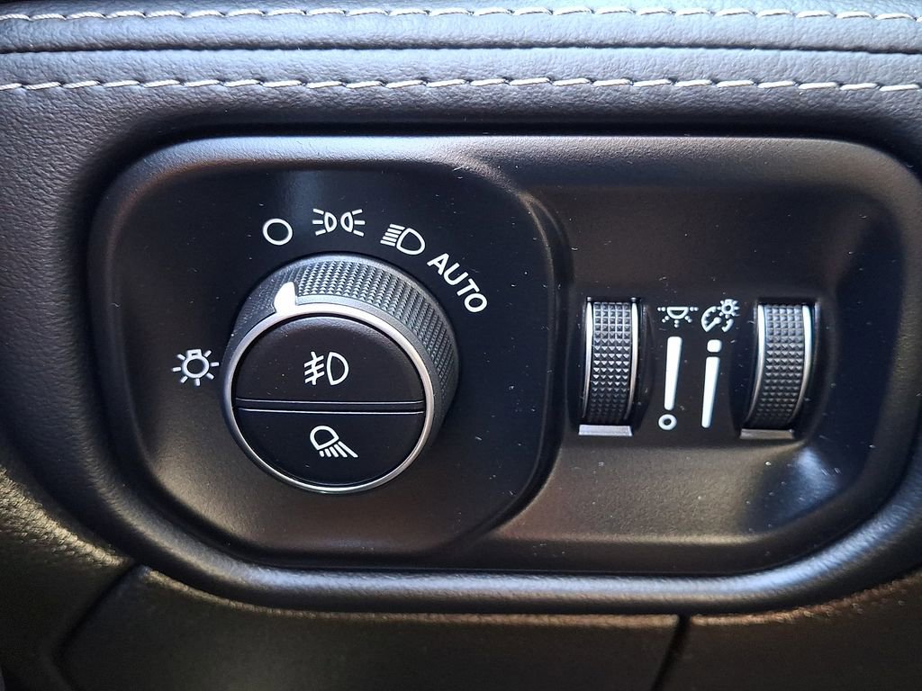 Used 2024 RAM 3500 Limited image 28