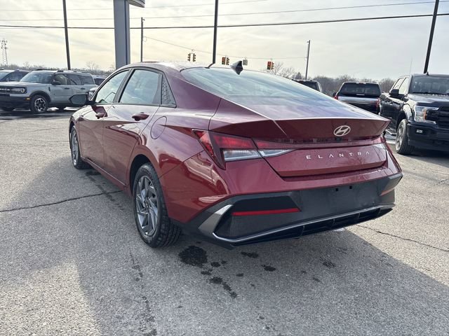 Used 2024 Hyundai Elantra SEL image 7