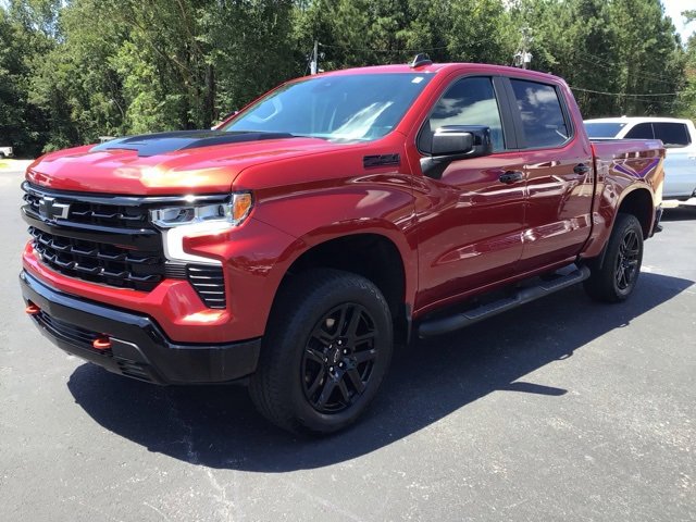 Used 2024 Chevrolet Silverado 1500 LT Trail Boss w/ Convenience Package II image 2