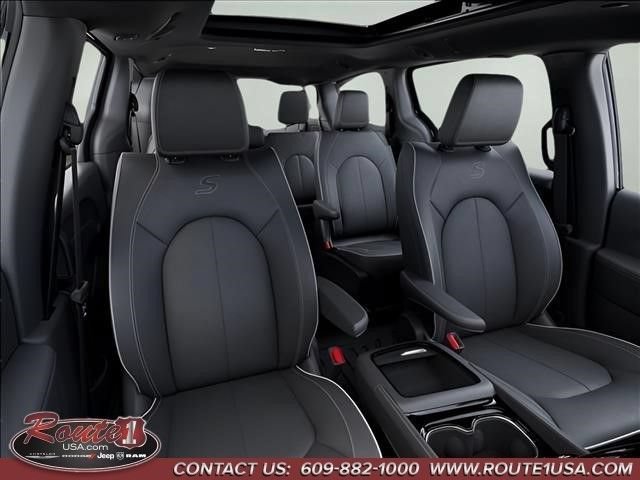 New 2027 Chrysler Pacifica Limited AWD/4WD image 17