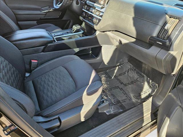 Used 2024 Nissan Pathfinder SV image 19