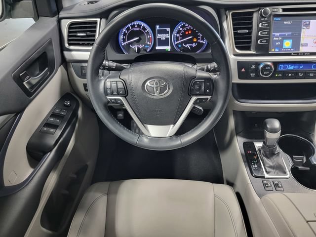 Used 2019 Toyota Highlander XLE AWD/4WD image 24