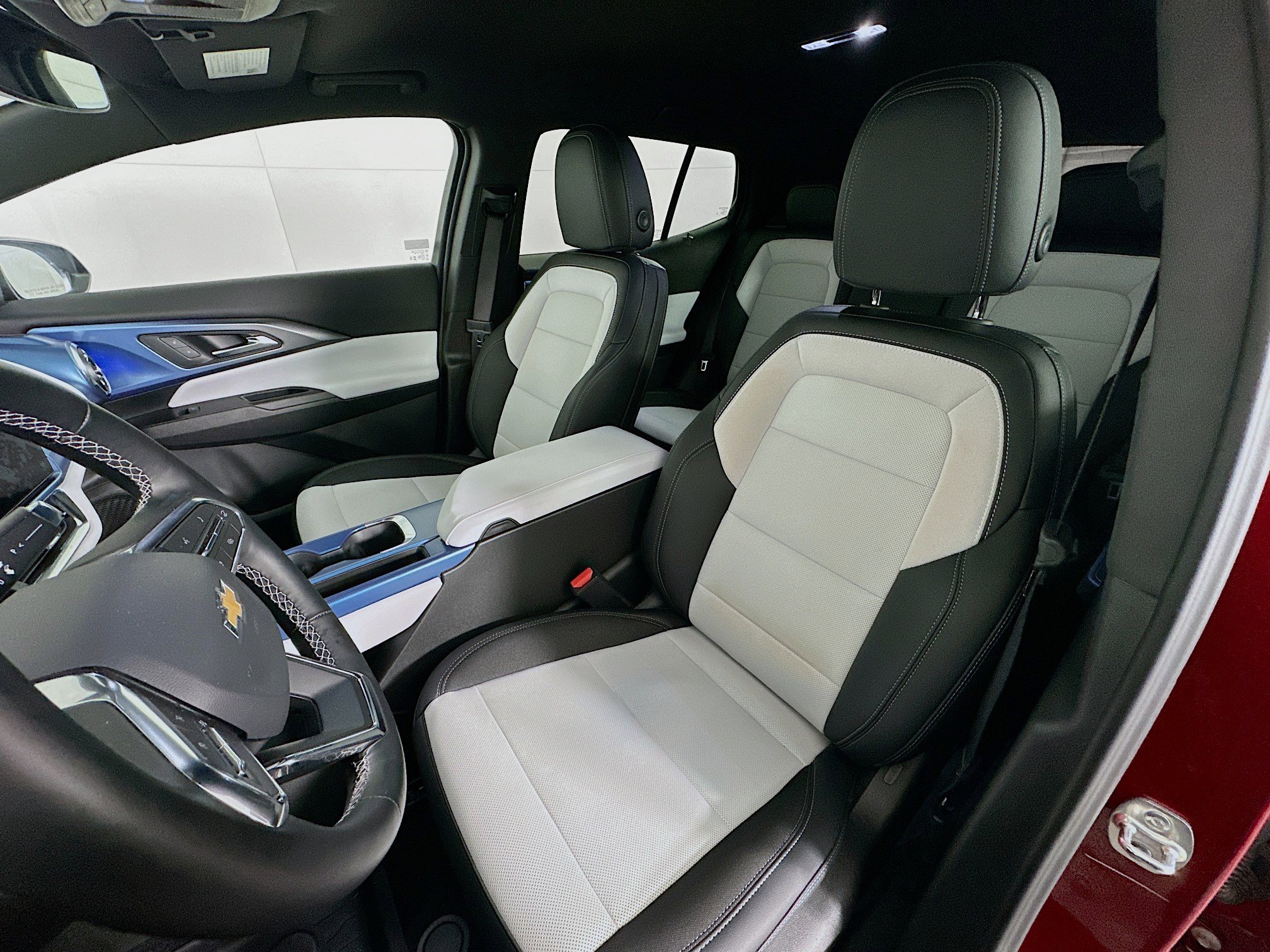 Used 2025 Chevrolet Equinox EV LT image 13