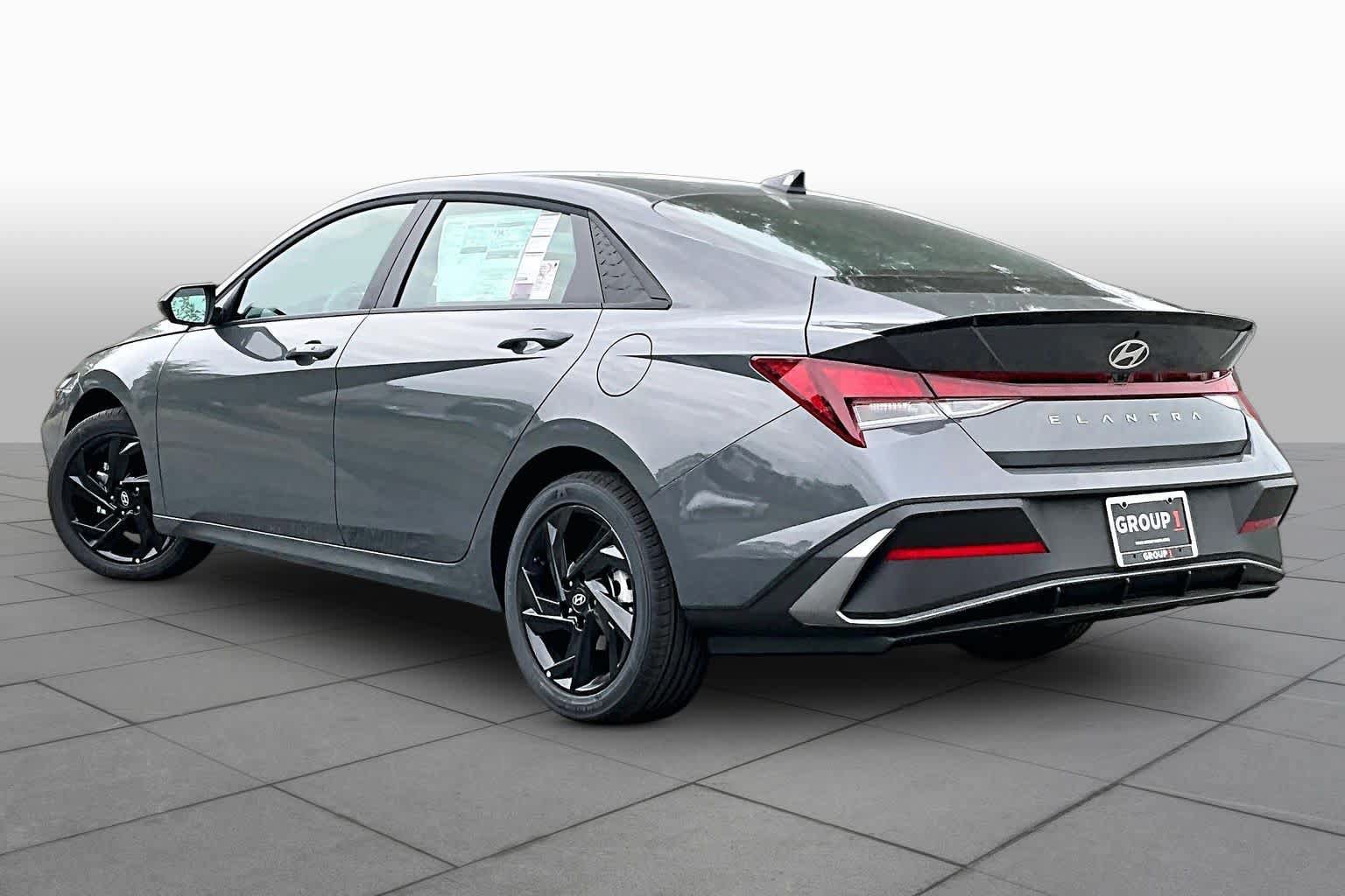 New 2026 Hyundai Elantra SEL Sport FWD image 7