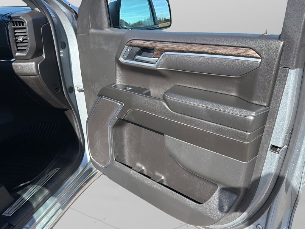 Used 2025 Chevrolet Silverado 1500 LT image 10