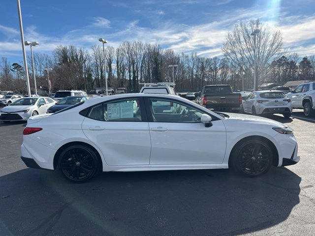 Used 2025 Toyota Camry SE image 4