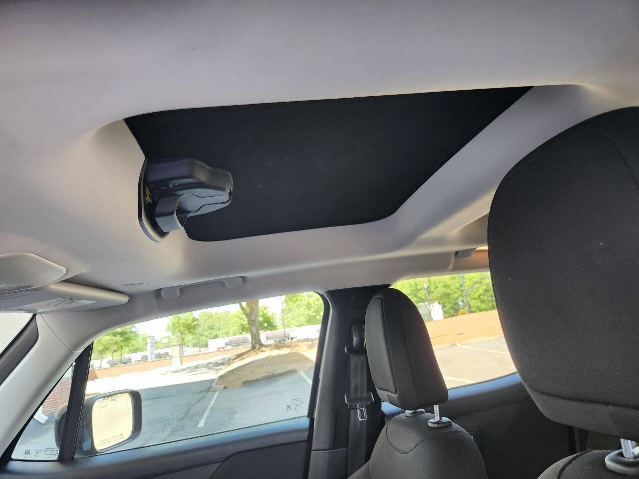 Used 2018 Jeep Renegade Latitude FWD image 9