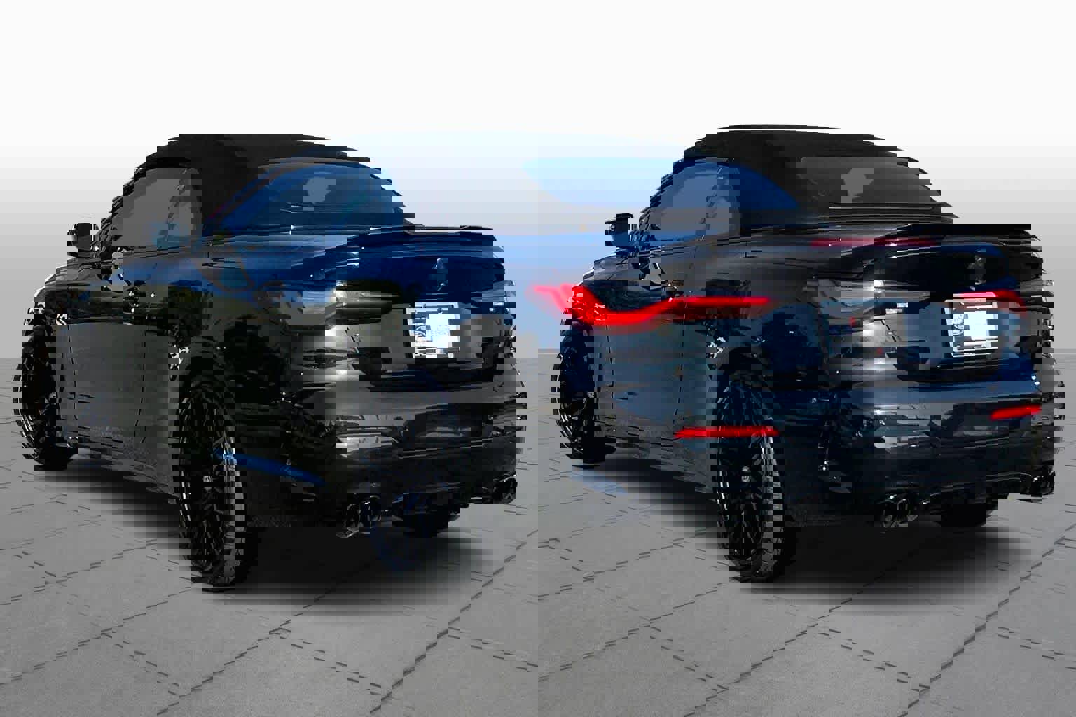 Used 2021 BMW M440i Convertible w/ Shadowloine Package image 10