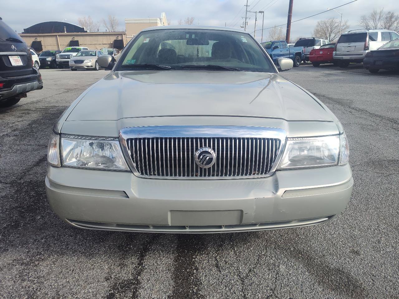 Used 2005 Mercury Grand Marquis GS RWD image 2