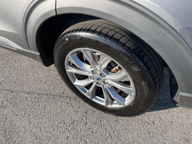 Used 2021 Ford Explorer XLT w/ Equipment Group 202A AWD/4WD image 16