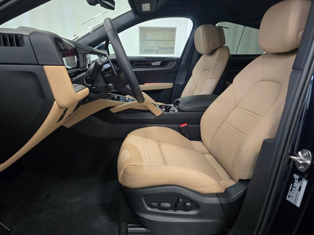 New 2025 Porsche Cayenne Coupe image 5