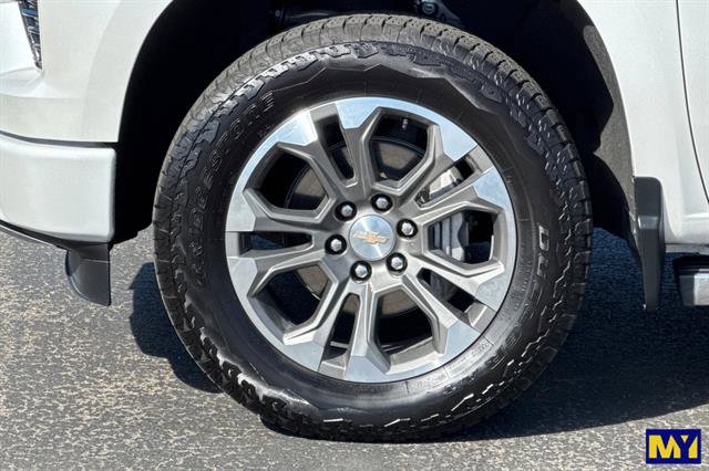 Used 2025 Chevrolet Silverado 1500 High Country w/ Technology Package AWD/4WD image 33