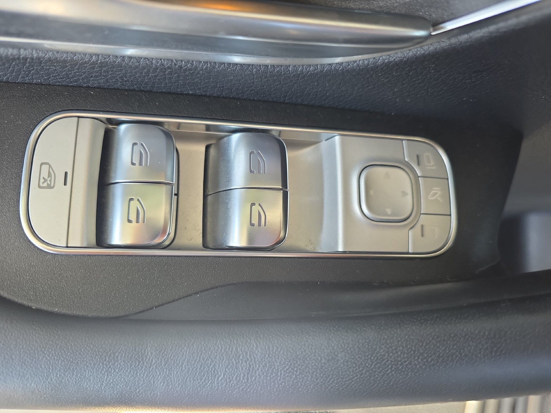 Used 2025 Mercedes-Benz GLS 580 4MATIC image 27