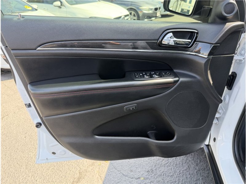 Used 2019 Jeep Grand Cherokee Trailhawk w/ Trailhawk Luxury Group AWD/4WD image 16