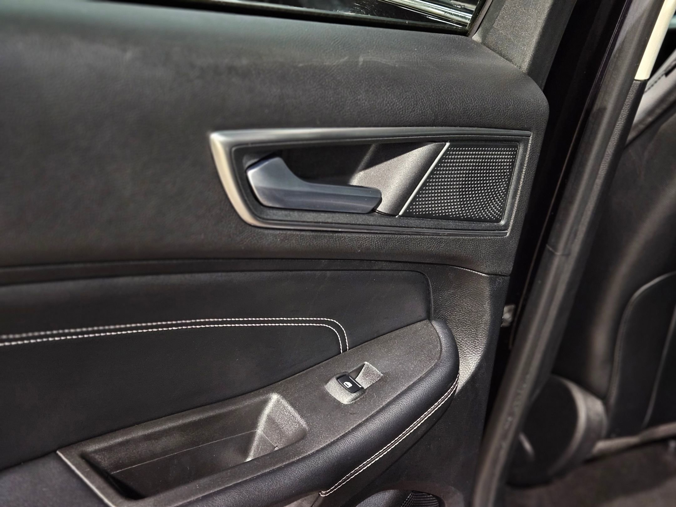 Used 2024 Ford Edge Titanium image 34