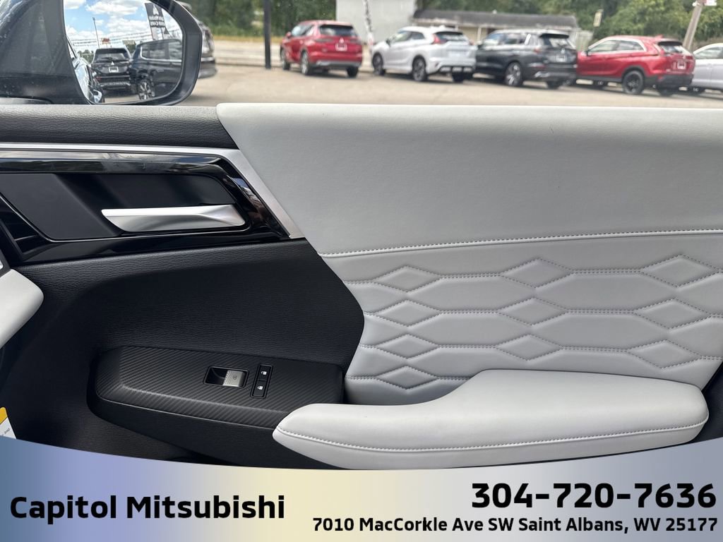 New 2025 Mitsubishi Outlander SEL image 27