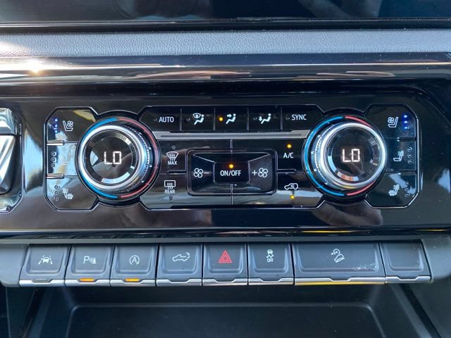 Used 2024 GMC Sierra 1500 AT4 w/ Technology Package AWD/4WD image 10