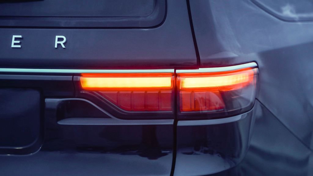 Certified 2024 Jeep Wagoneer L Series II w/ Flexible Seating Group image 10