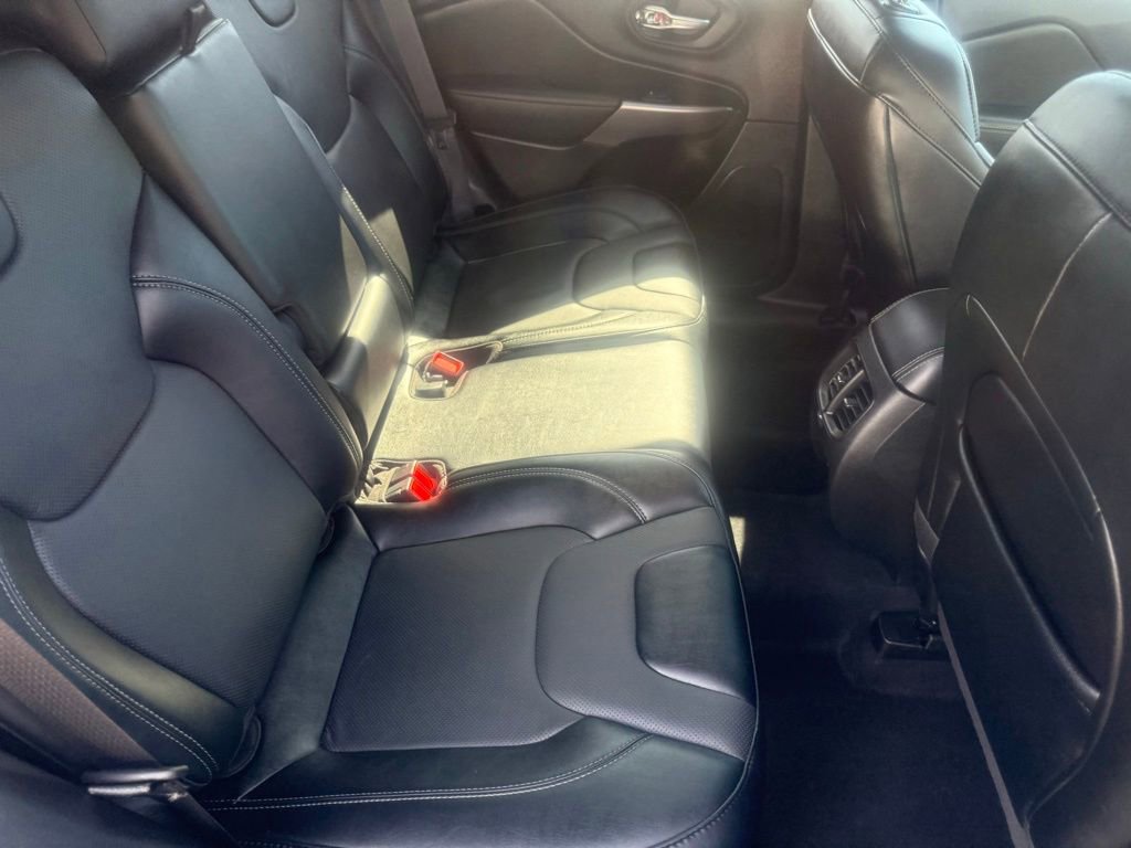 Used 2022 Jeep Cherokee Latitude Lux w/ Mopar Interior Package AWD/4WD image 48