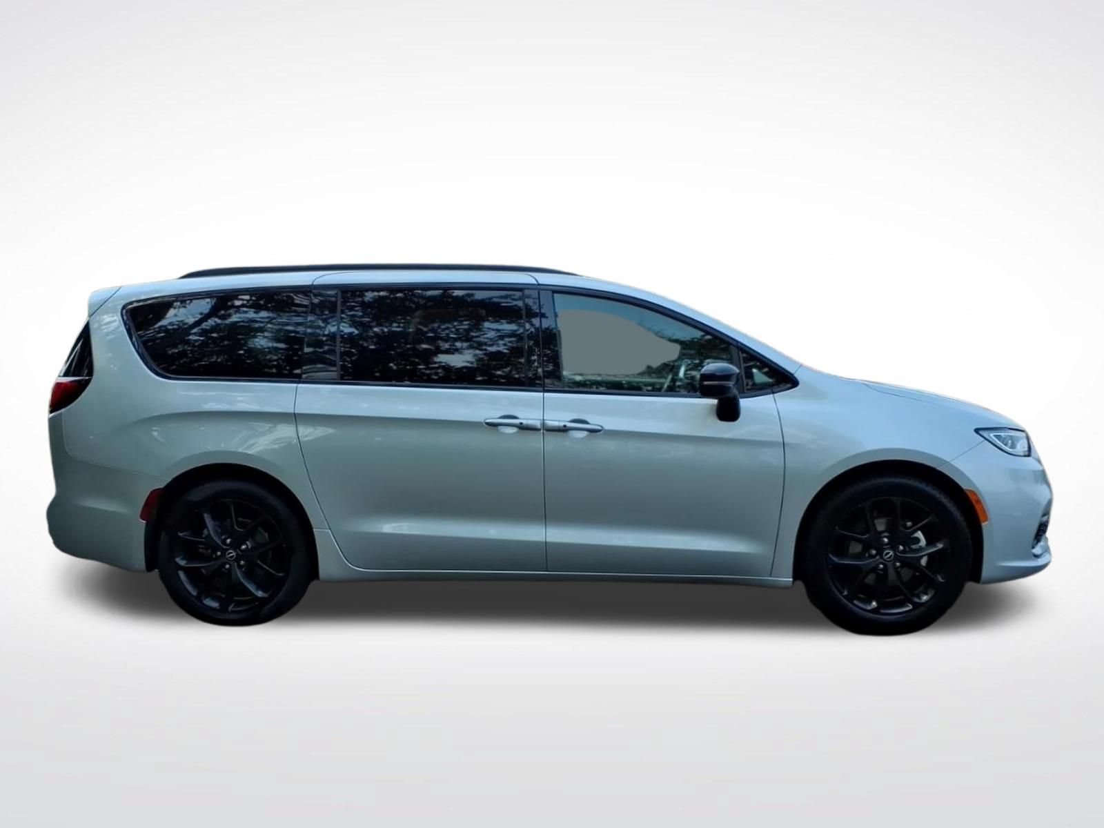 Used 2026 Chrysler Pacifica Limited w/ S Appearance Package FWD image 7