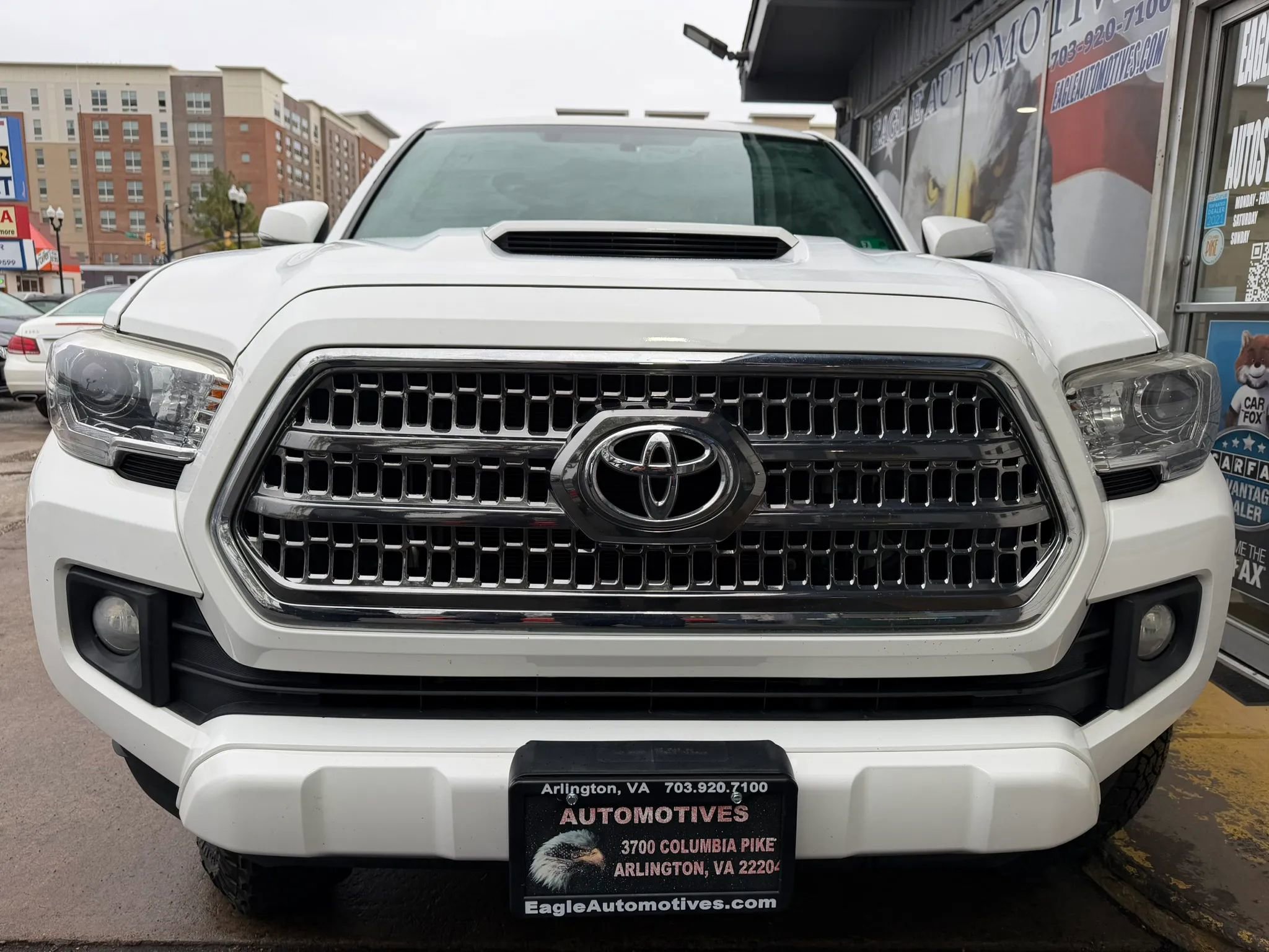 Used 2017 Toyota Tacoma TRD Sport w/ Tow Package image 7