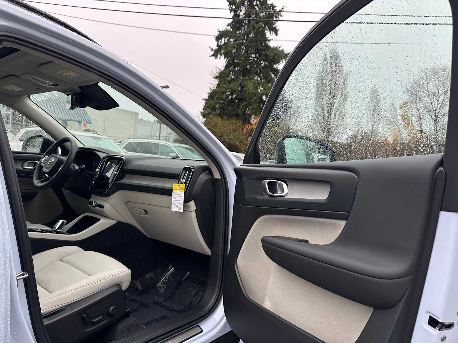 New 2026 Volvo XC40 B5 Plus w/ Protection Package Premier image 11