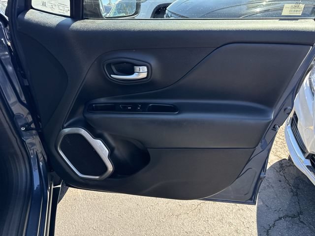 Used 2022 Jeep Renegade Latitude w/ Convenience Group AWD/4WD image 26