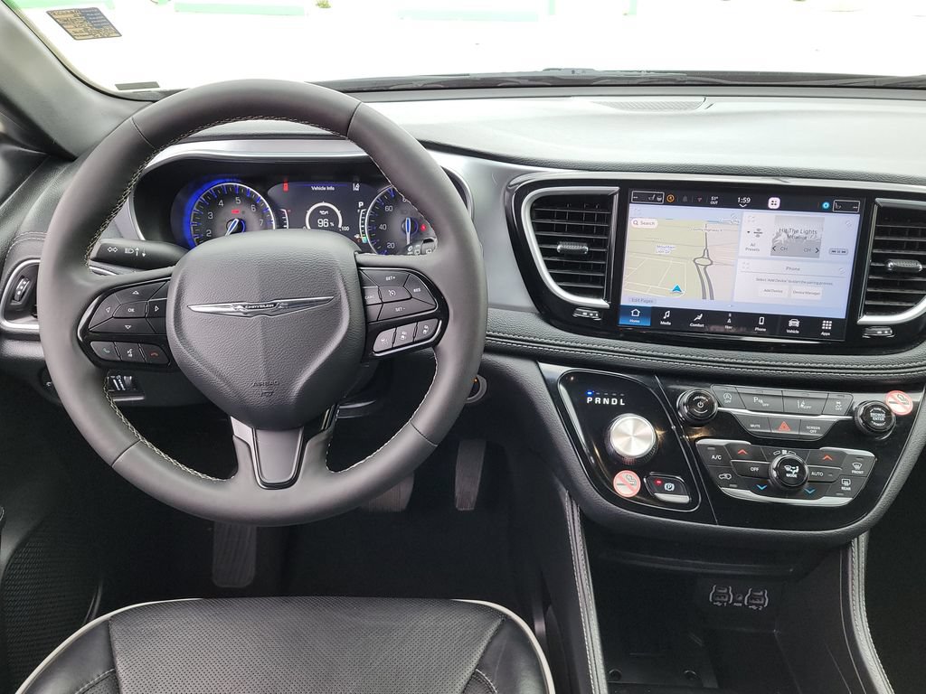 Used 2025 Chrysler Pacifica Limited FWD image 13