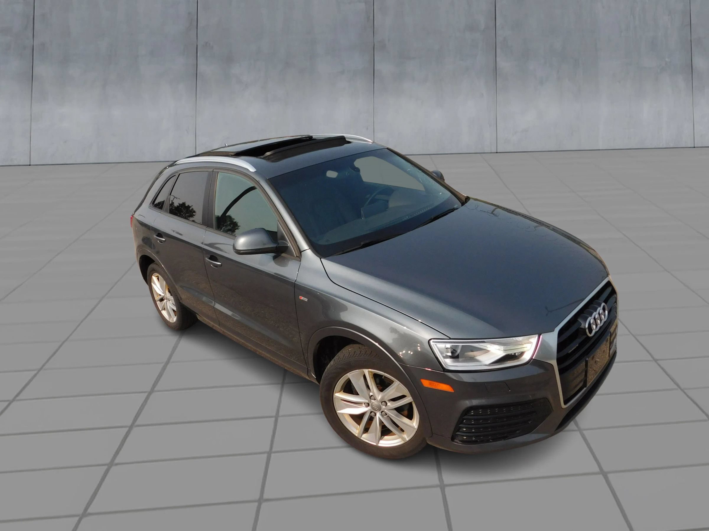 Used 2018 Audi Q3 2.0T Premium w/ Convenience Package AWD/4WD image 2