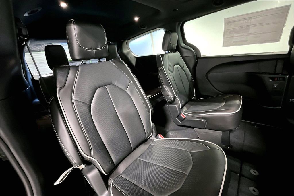 New 2026 Chrysler Pacifica Limited w/ S Appearance Package image 9