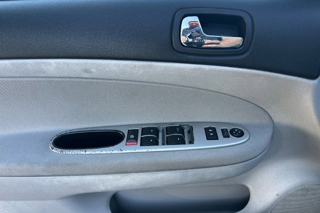 Used 2005 Chevrolet Cobalt LS w/ Preferred Equipment Group FWD image 12