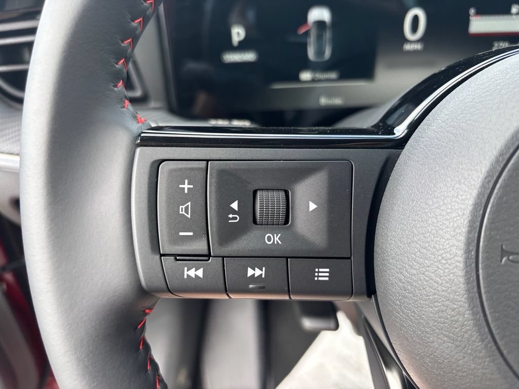 New 2025 Nissan Kicks SR FWD image 7