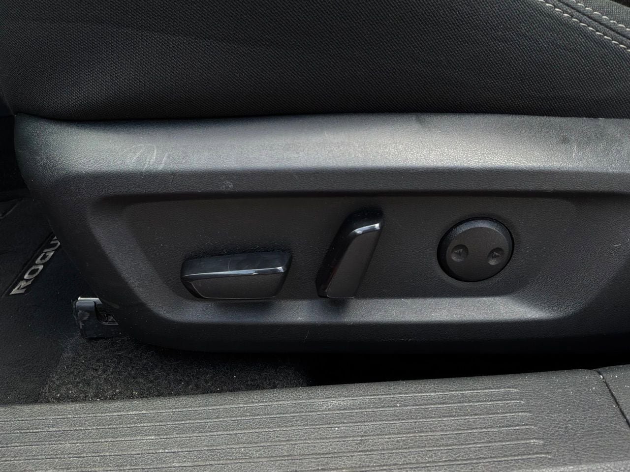 Used 2025 Nissan Rogue SV AWD/4WD image 11