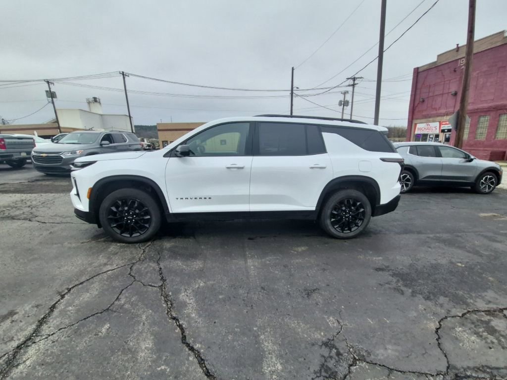 Used 2024 Chevrolet Traverse LT w/ Midnight/Sport Edition image 4