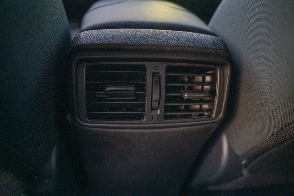 Used 2019 Nissan Rogue SV image 16