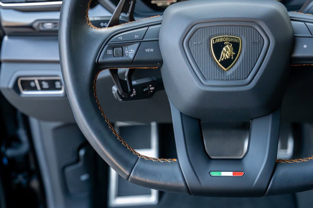 Used 2024 Lamborghini Urus S image 16