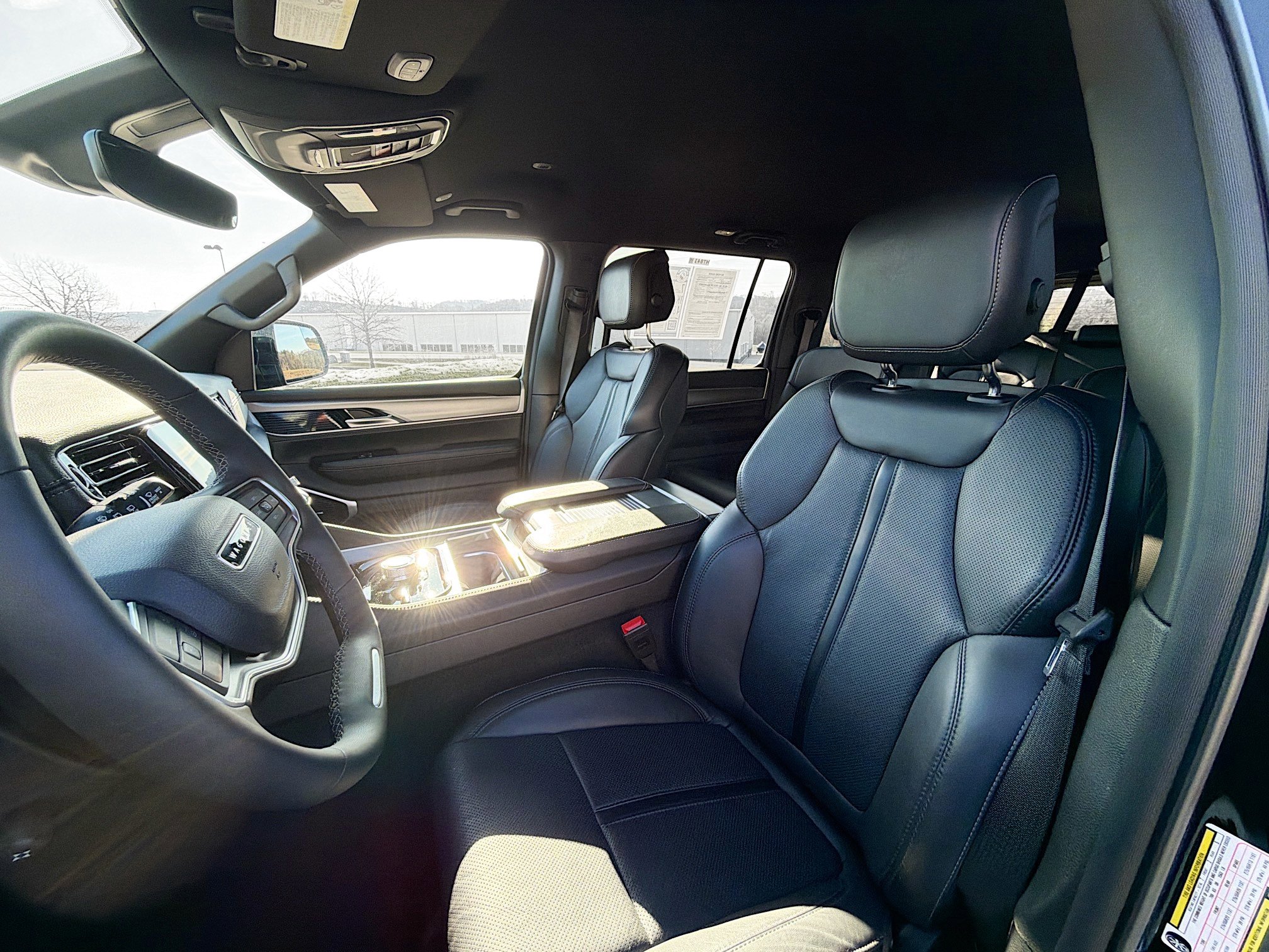 Used 2025 Jeep Wagoneer Series II image 12