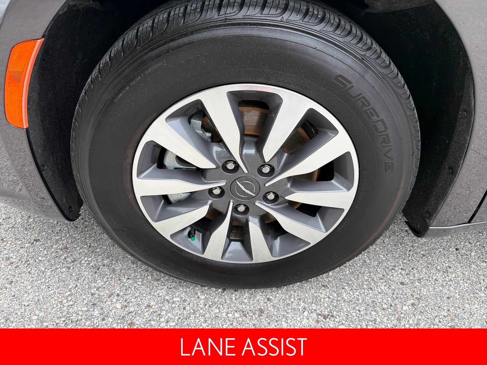 Used 2023 Chrysler Pacifica Touring-L FWD image 11