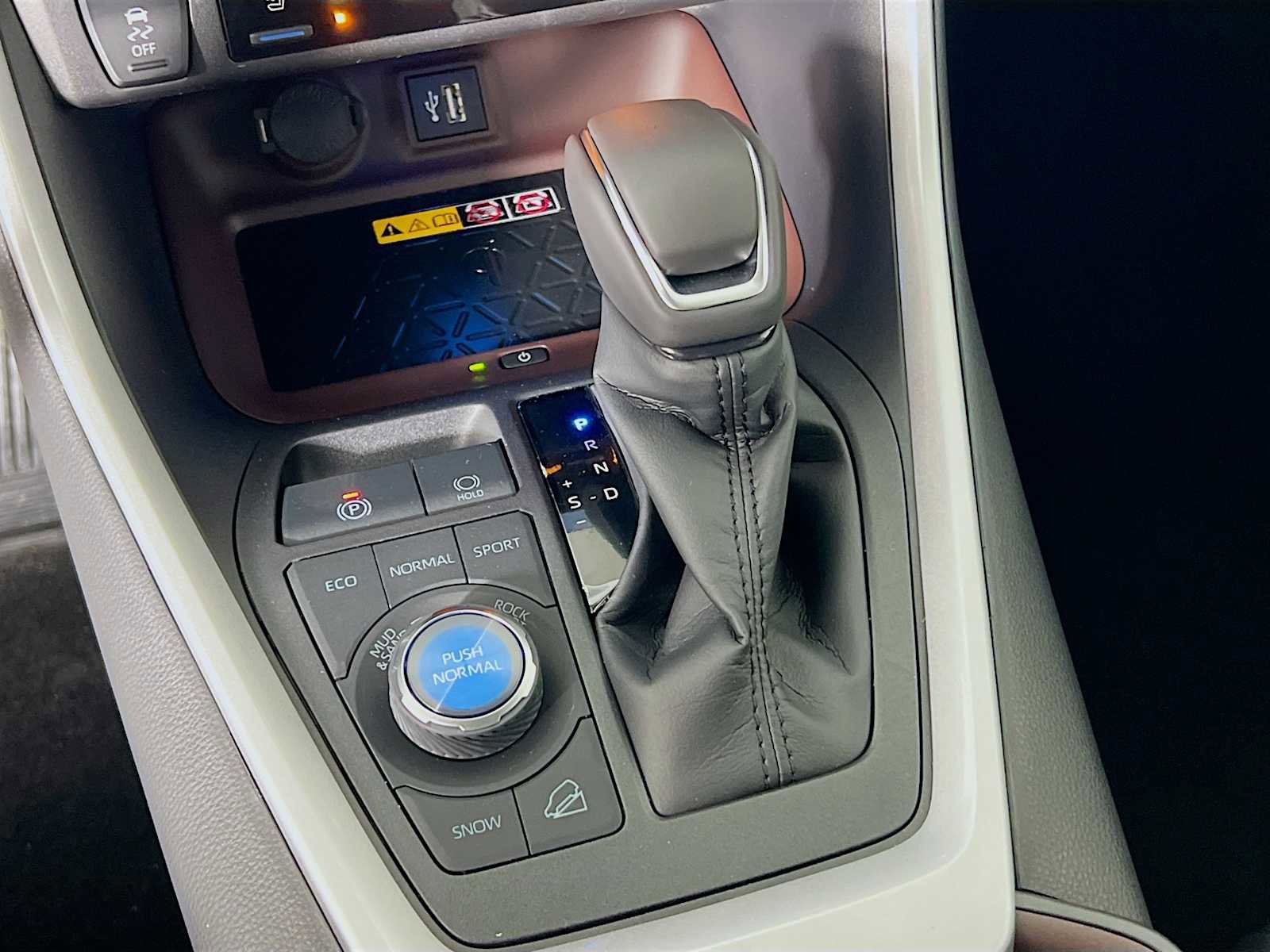 New 2025 Toyota RAV4 Limited image 12