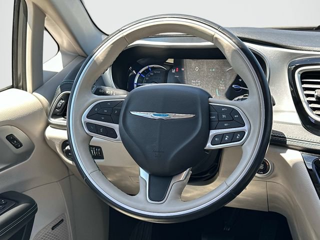 Used 2020 Chrysler Pacifica Limited w/ Advanced Safetytec Group FWD image 6