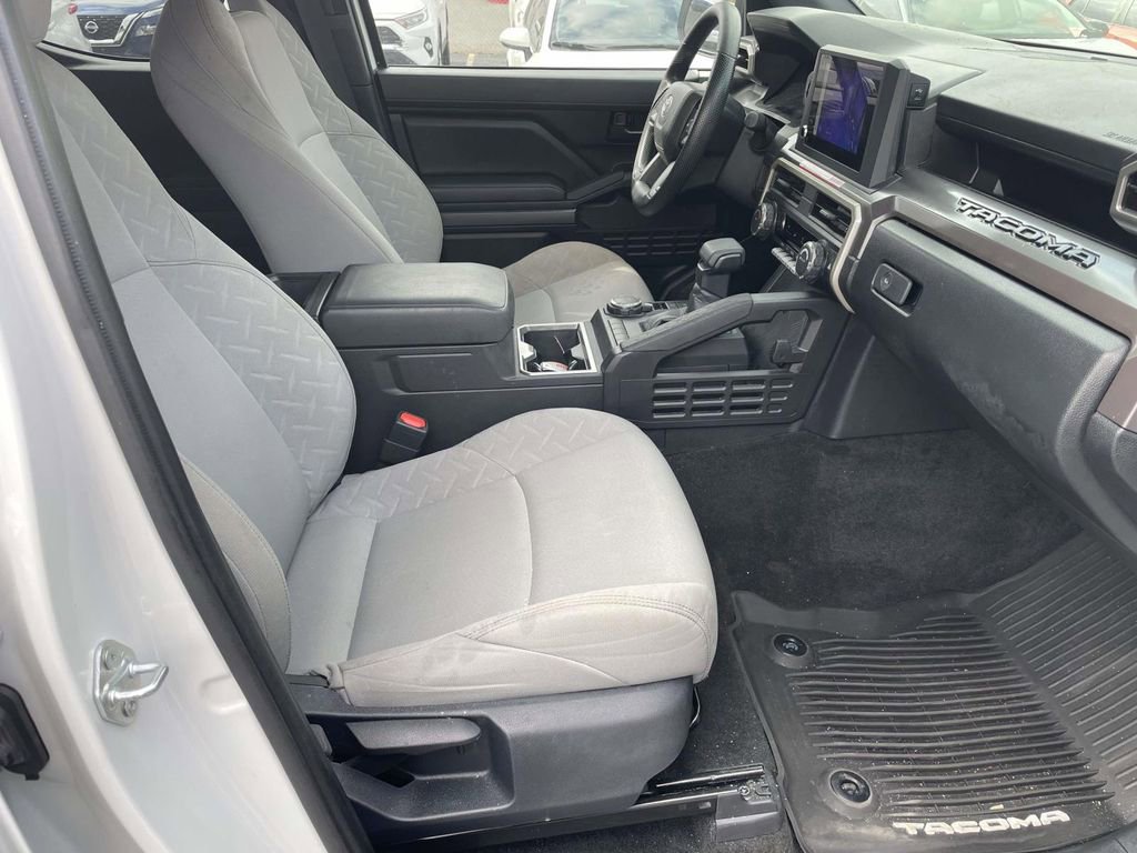 Used 2025 Toyota Tacoma SR5 image 43