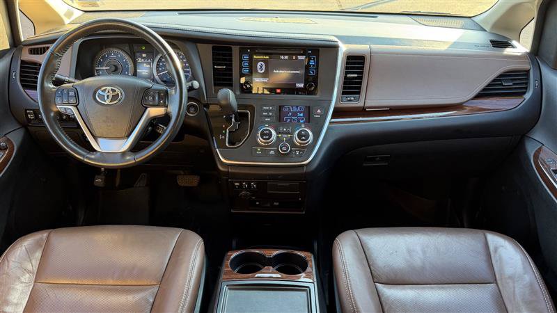 Used 2017 Toyota Sienna Limited Premium FWD image 16