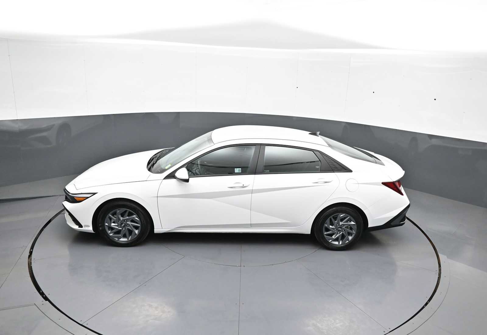 Certified 2024 Hyundai Elantra SEL FWD image 39