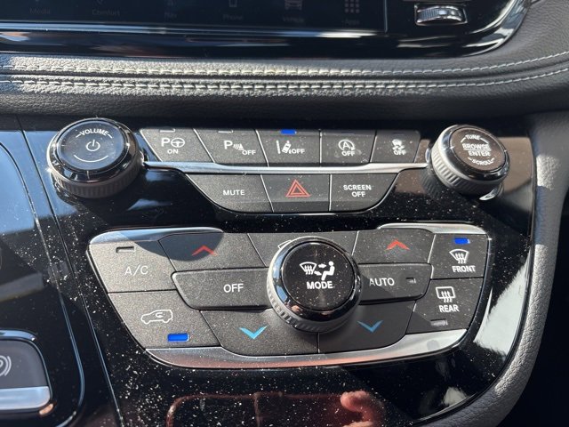 New 2025 Chrysler Pacifica Select w/ Uconnect Theater Family Group image 10