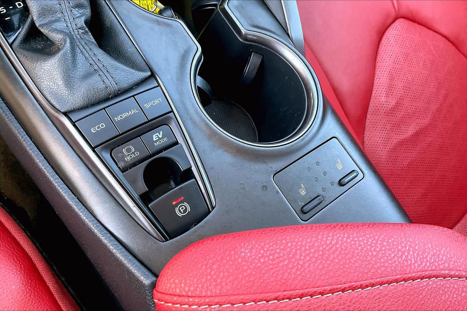 Used 2021 Toyota Camry XSE w/ Cold Weather Package FWD image 35