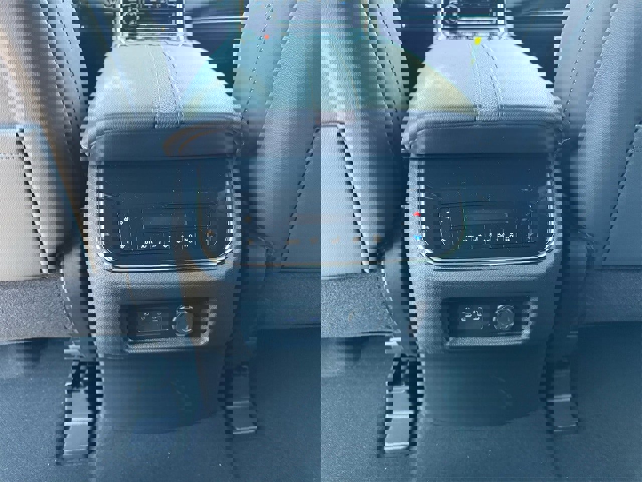 New 2025 Nissan Armada SL w/ Captain's Chari Seat Package image 27